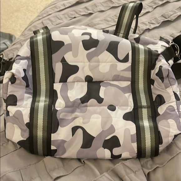 HAUTE SHORE Black, Gray and White Puffer Bag - Picture 7 of 7